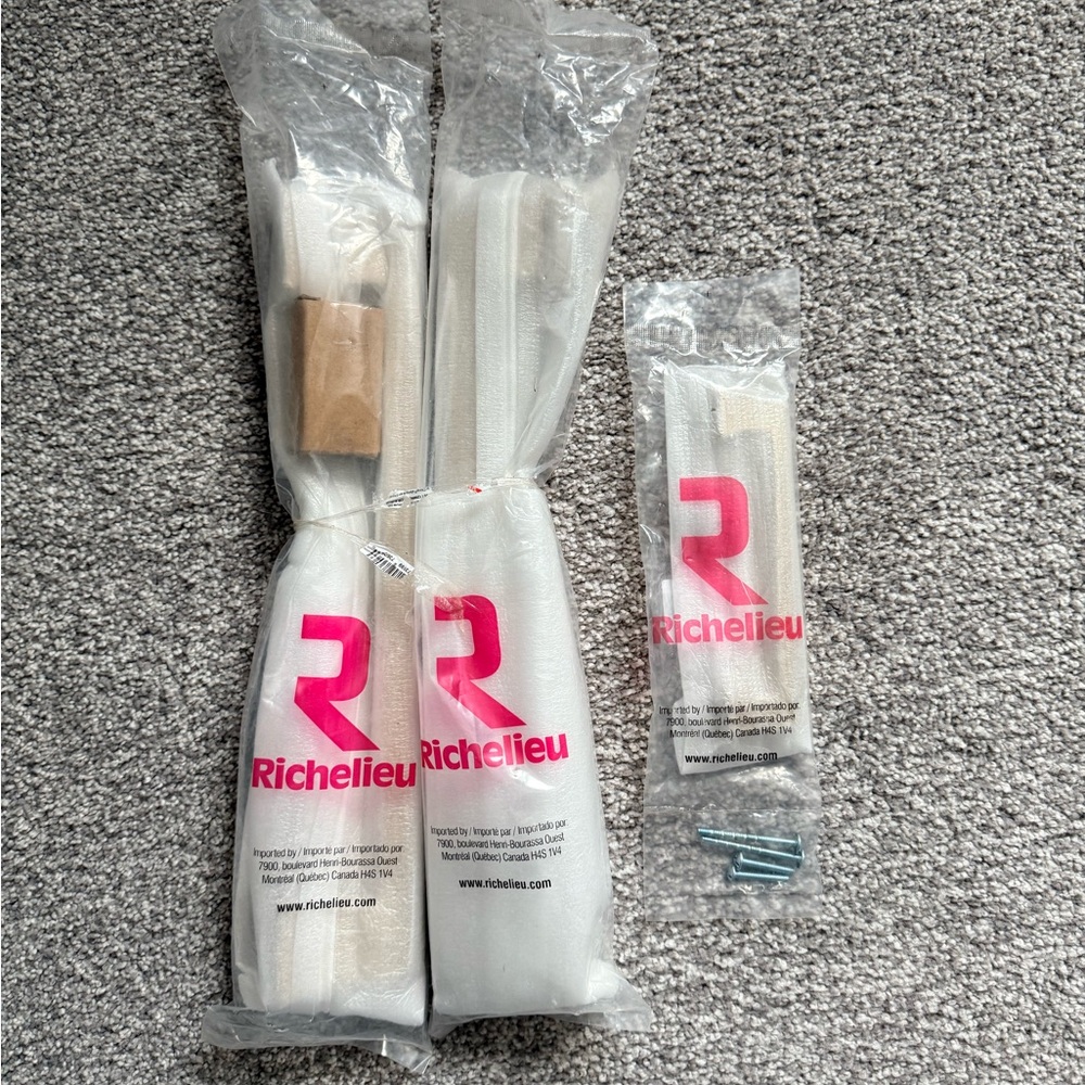 Richelieu brushed Aurum gold drawer handle set